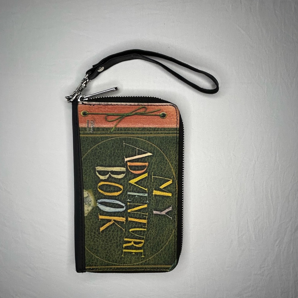 Buckle-Down Women’s‎ Wristlet Wallet